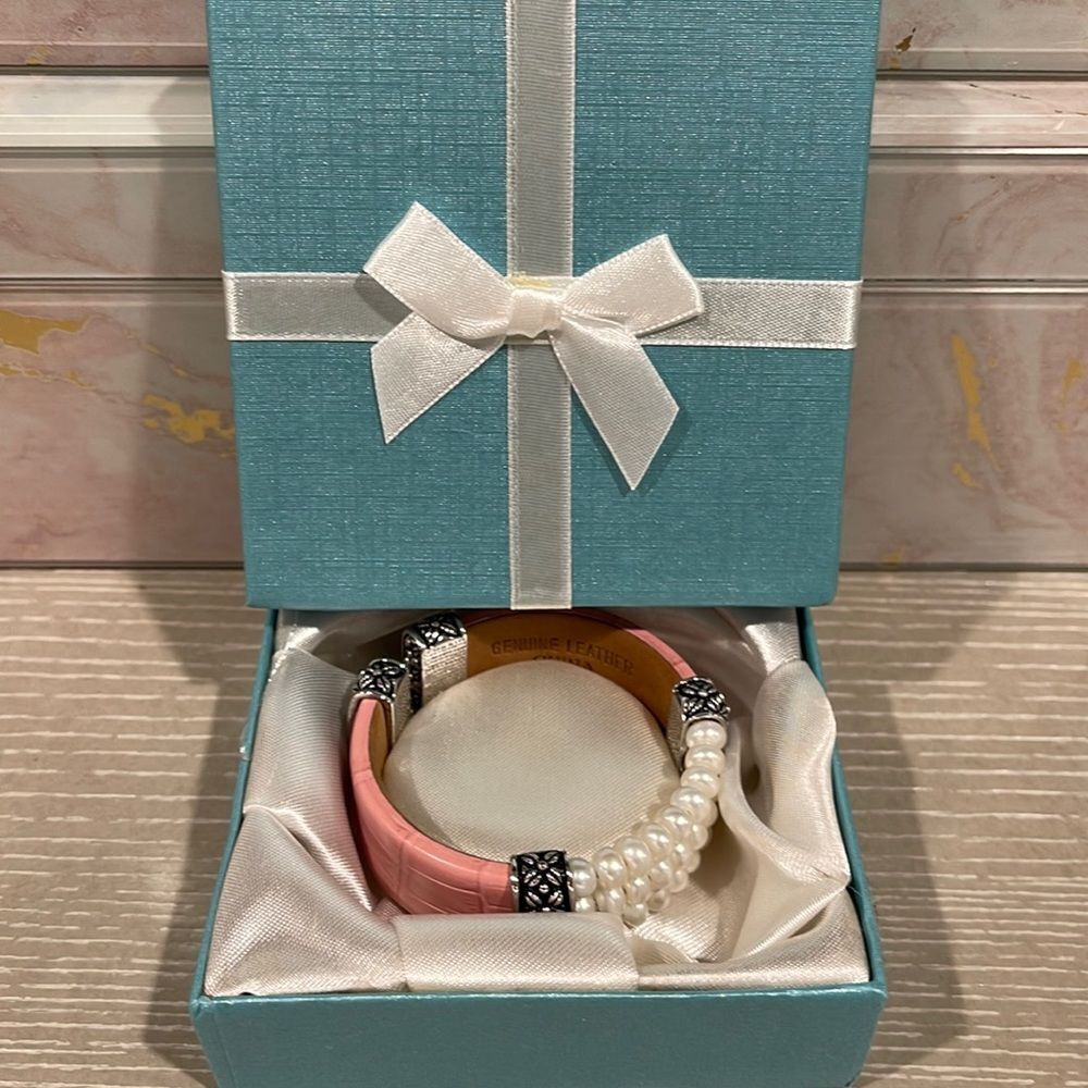 Honora Pearl Leather Cuff - Picture 6 of 6